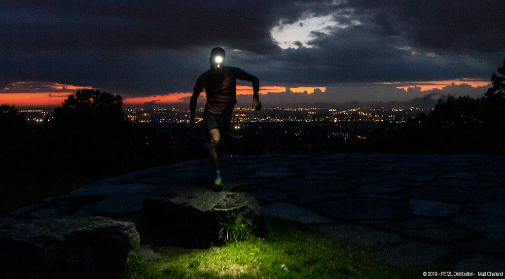Correr à noite e no inverno: estratégias técnicas de equipamento, nutrição e treino